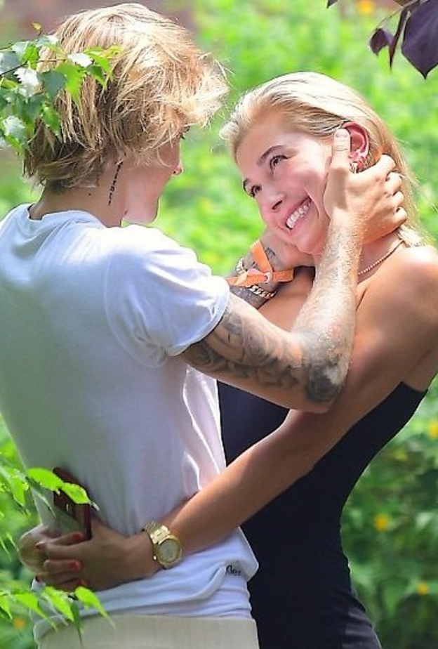 جاستن بيبر وهايلي بالدوين