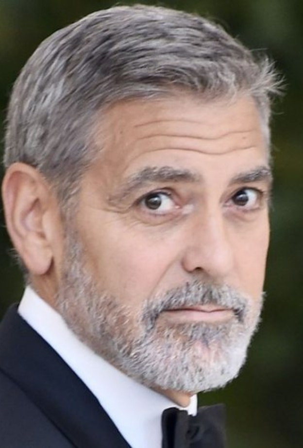 جورج كلوني يشارك في حادث دراجة نارية في إيطاليا.