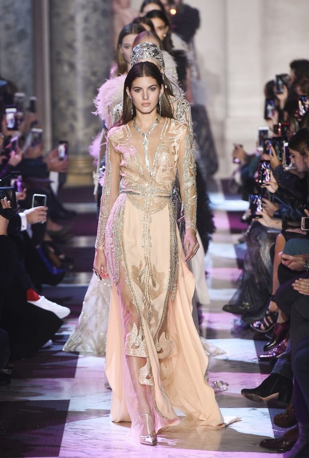  فستان من تصميم زهير مراد