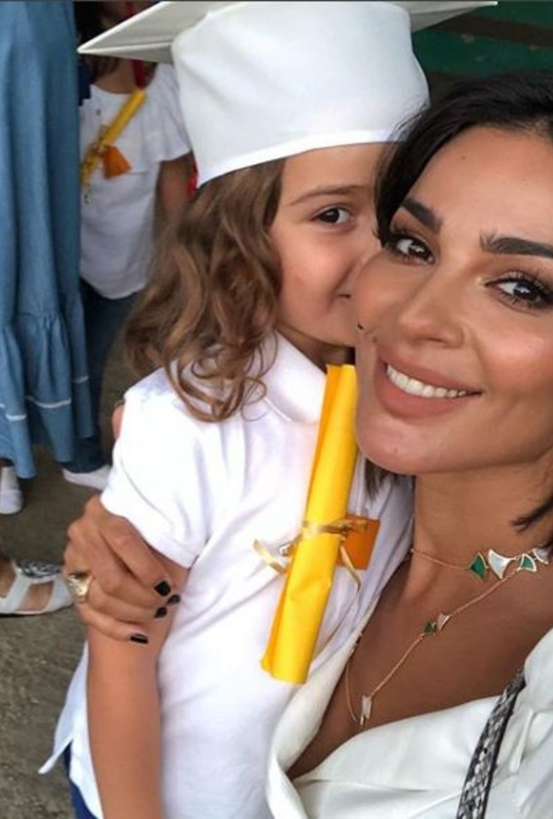 نادين نجيم تخرج ابنتها