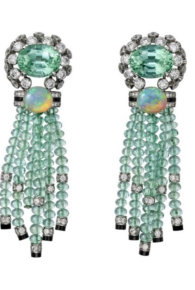 أقراط من كارتييه Cartier مع التورمالين الأخضر