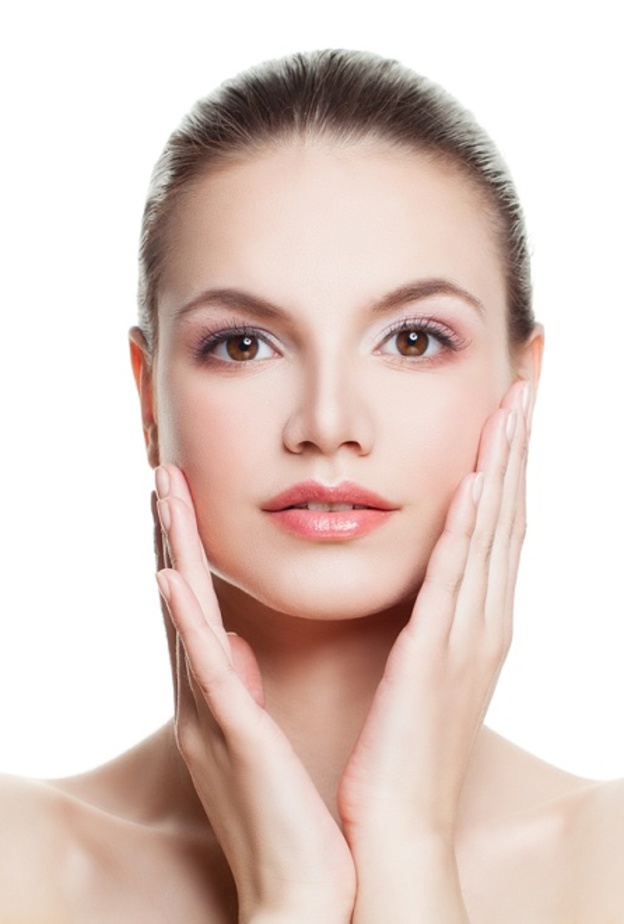 داومي على بعض العادات الجمالية لبشرتك قبل النوم