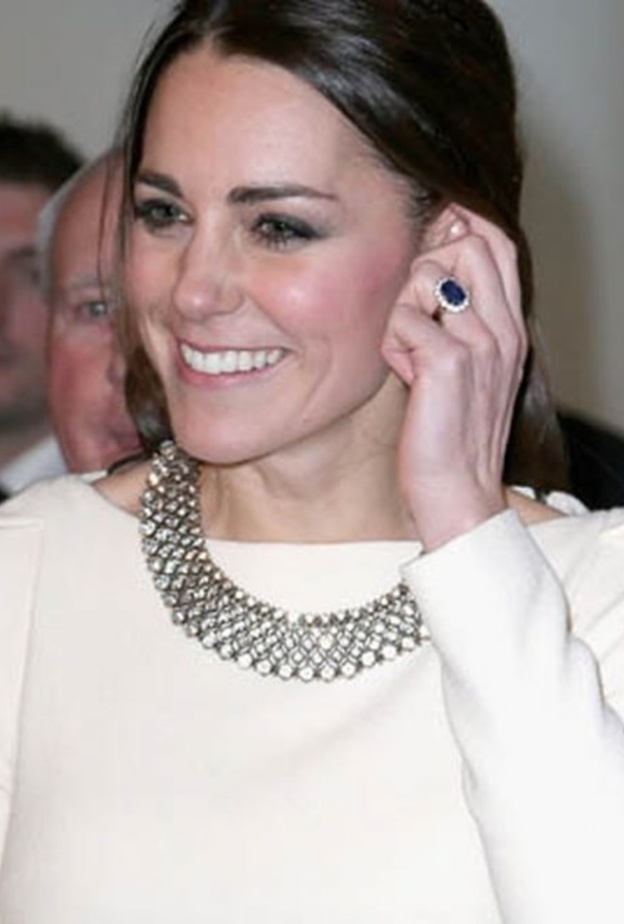 خاتم زفاف بينيلوبي كروز بالفص الازرق