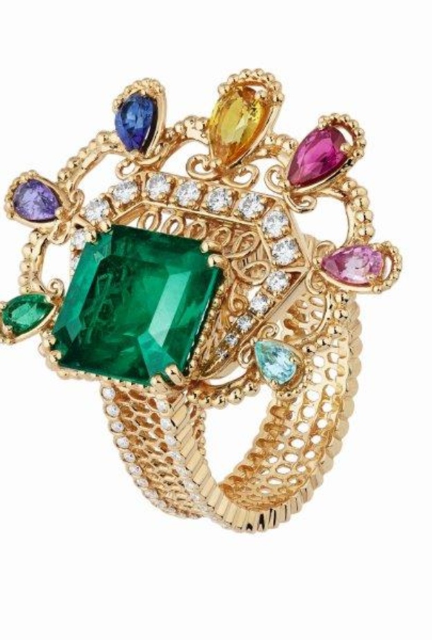 Dior Dior Dior.. كنوز في مجموعة مجوهرات مستوحاة من عالم التصاميم المترفة