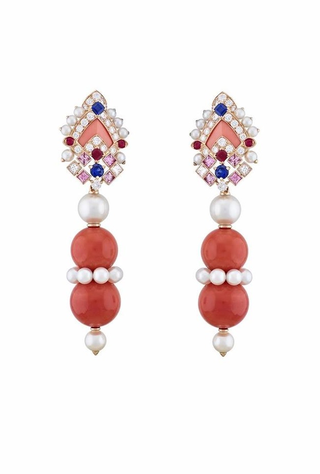  أقراط من شانيل Chanel