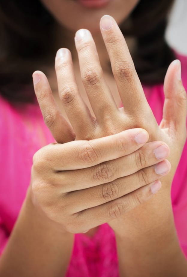 اسباب تنميل اليدين
