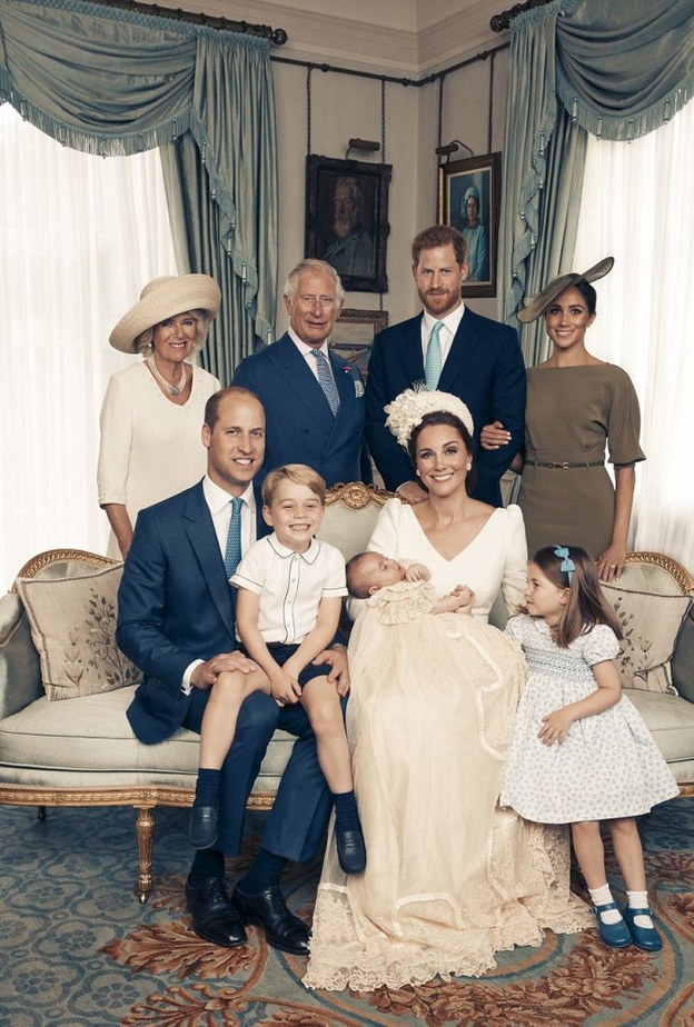 عائلة ميدلتون ظهرت في الصور الرسمية لعماد الأمير لويس