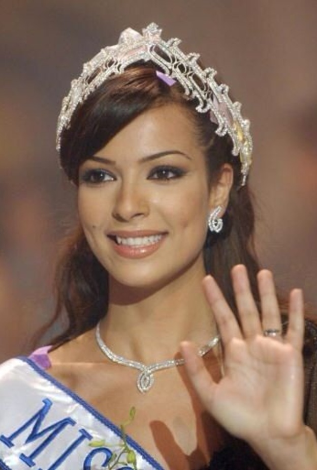 نادين نجيم والفرق بين الصورتين 14 عاماً