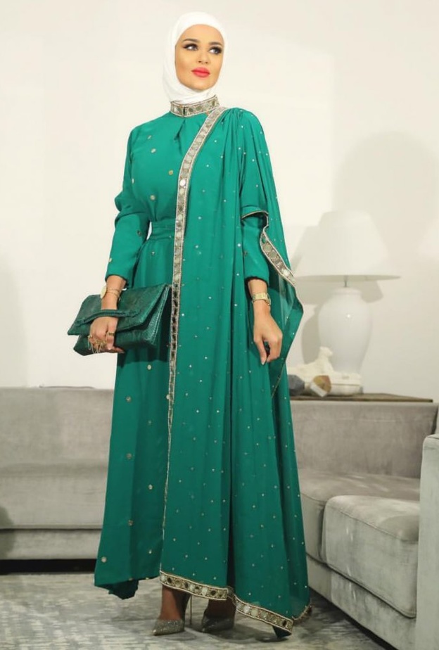 عبايات ملونة خليجية لعيد الأضحى باللون الاخضر الفاتح بأسلوب دلال الدوب