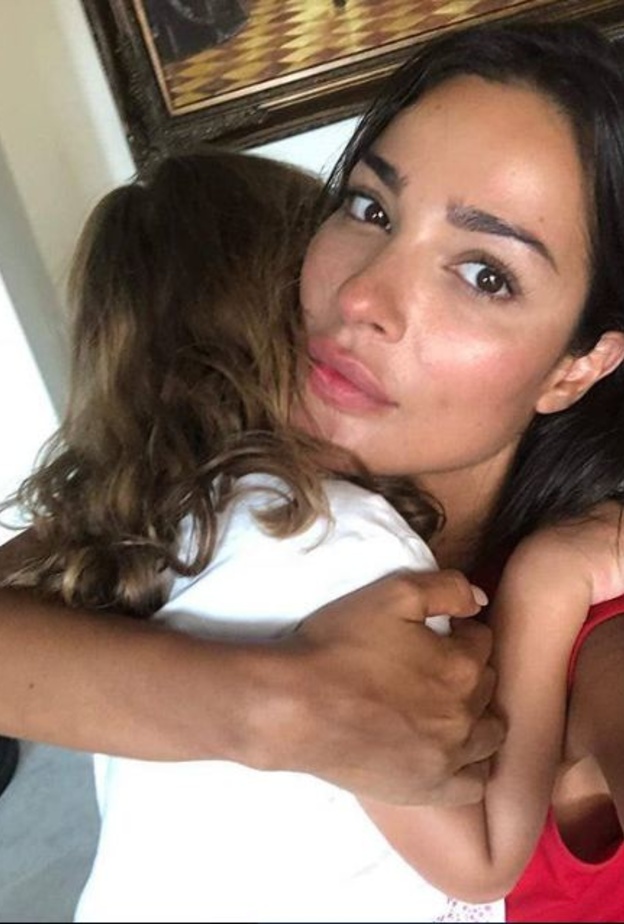 نادين نجيم بدون مكياج