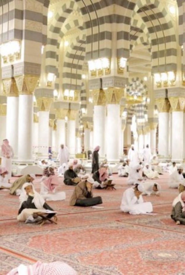 كلية المسجد النبوي أعلنت عن فتح باب الالتحاق بها إلكترونيا 