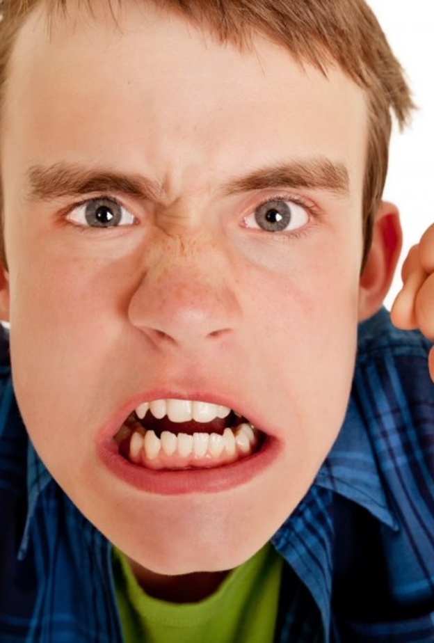 المراهق من برج السرطان حساس جداً ويجب أن يتعامل معه المحيطون بطرق خاصة