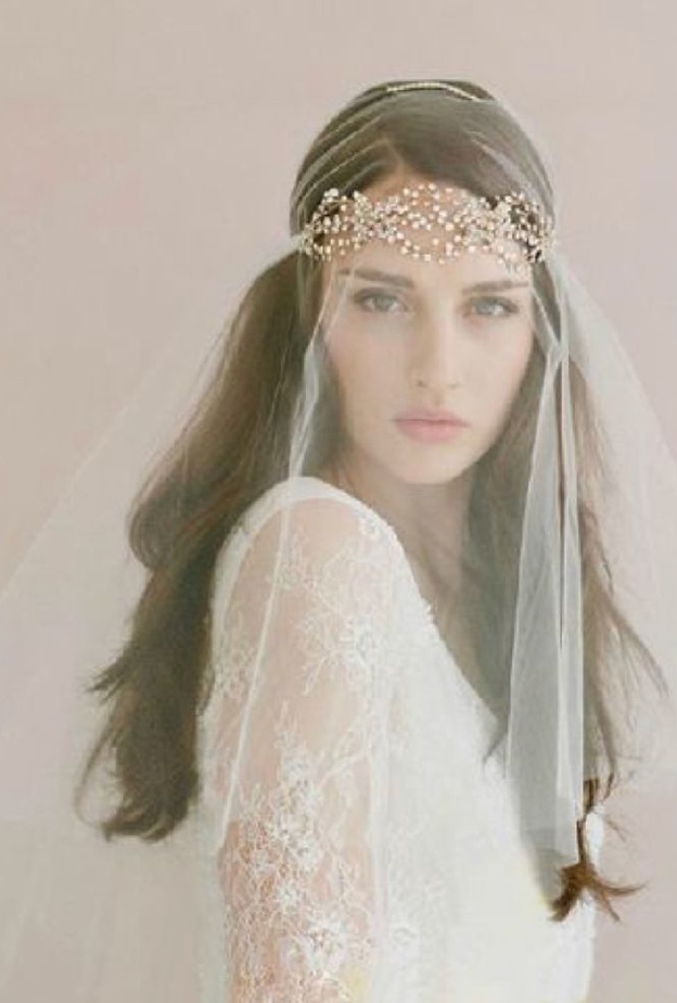 طرحة مزينة بالورود الناعمة