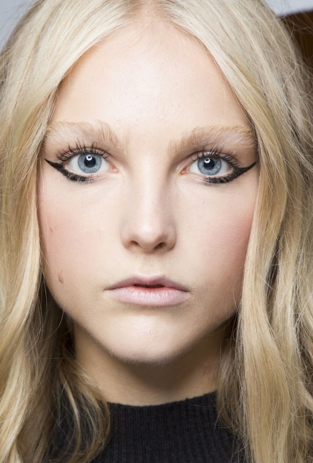 رسمات آيلاينر ملونة ومتجددة لربيع 2018