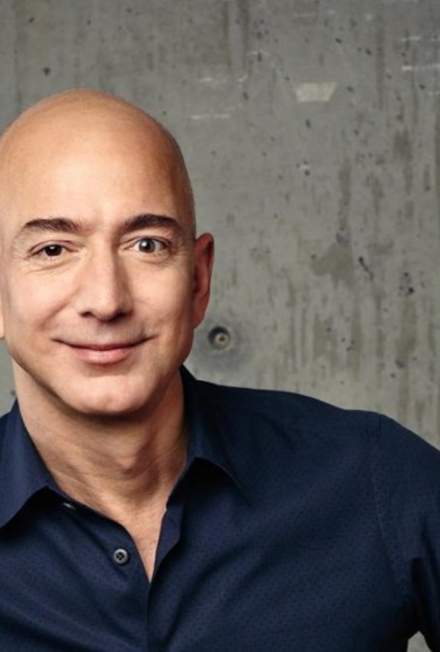 جيف بيزوس أغنى رجل في التاريخ الحديث