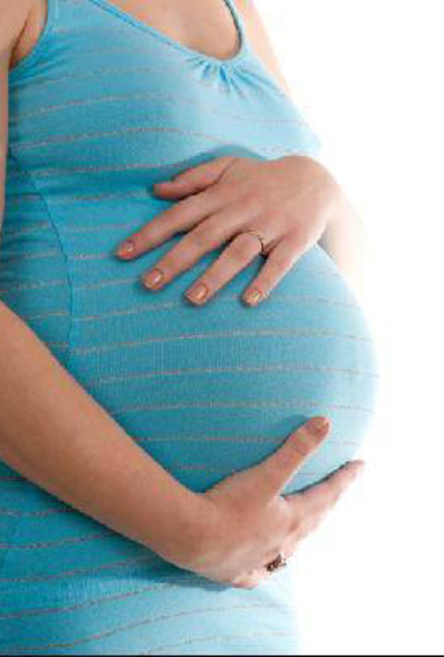 هل العدسات اللاصقة مضرة أثناء الحمل