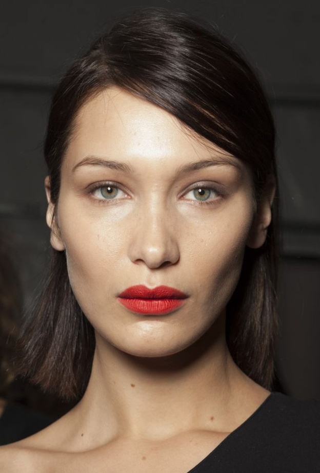 أحمر الشفاه بتدرجات البوردة الحمراء هذا الصيف