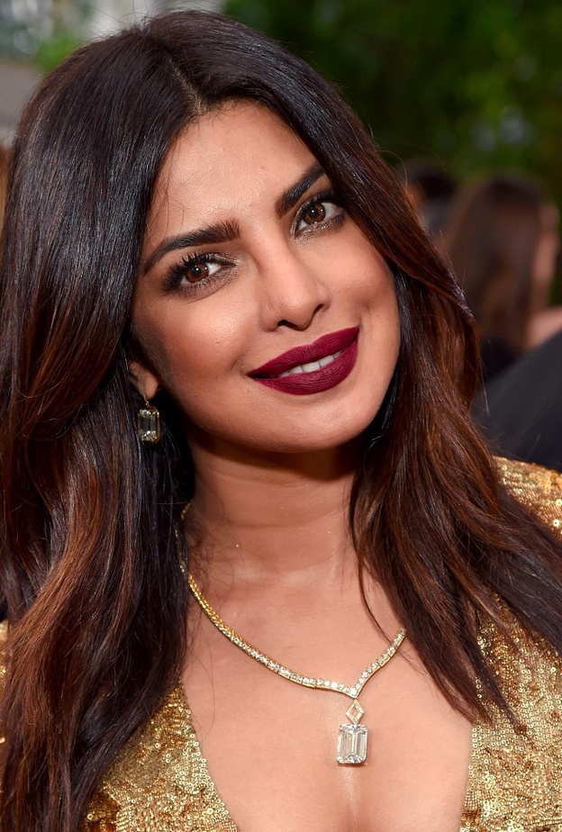 بريانكا تشوبرا في اطلالة بمجوهرات الماس من لورين شوارتز Lorraine Schwartz