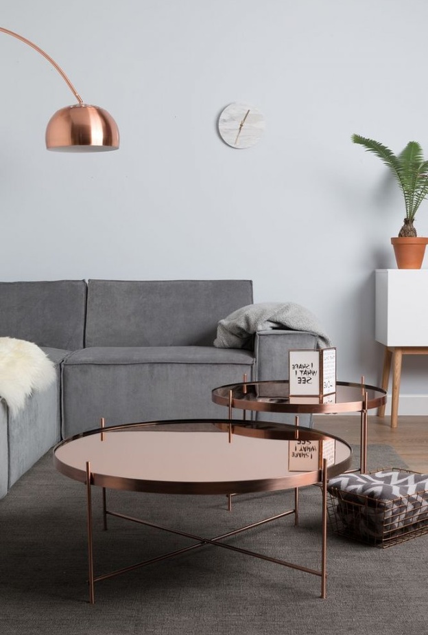 ديكور من النحاس لغرفة جلوس عصرية