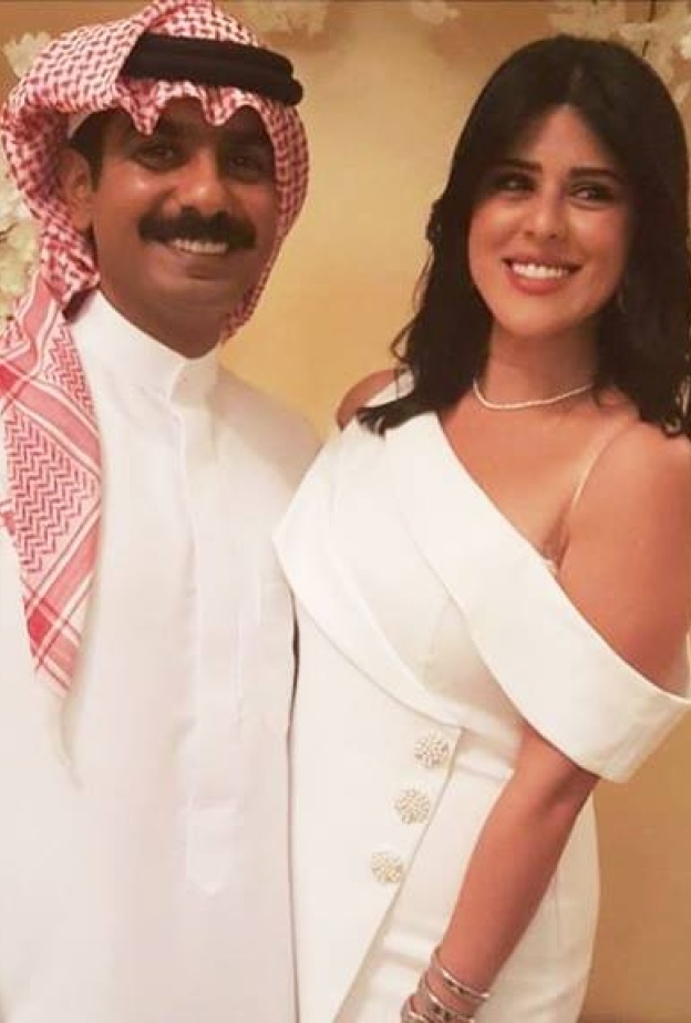 صورة للعروسين نور الشيخ و خالد الشاعر بعد إعلان عقد قرانهما أمس