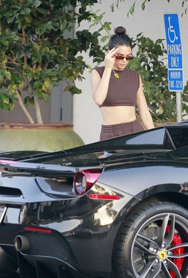 المتحدث باسم كيندال جينر يبرر تصرفها