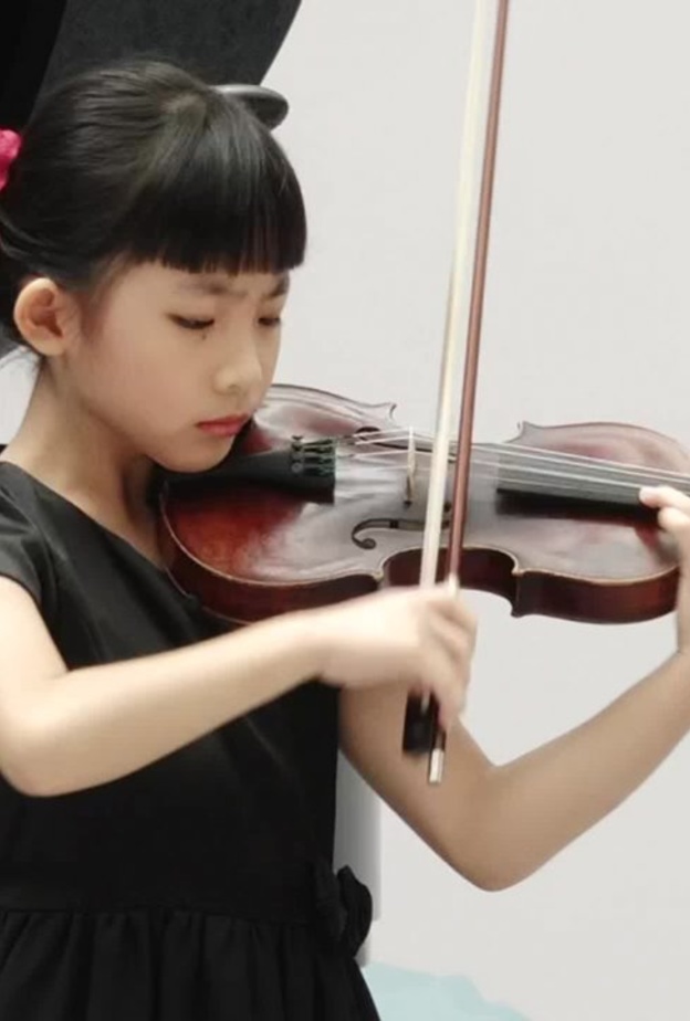  كلوي من من أهم الأسماء الواعدة عالمياً في العزف على الكمان