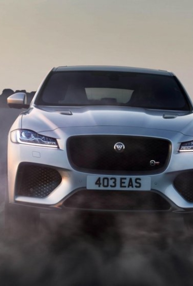 "جاغوار" تطلق سيارتها "F-Pace SVR" الجديدة