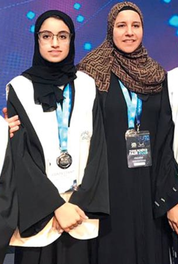 3 طالبات يبتكرن عربة تسوق ذكية لمساعدة المكفوفين