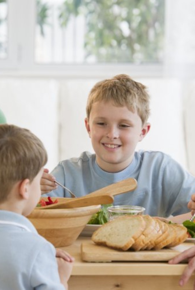 تناول وجبة العشاء يجب أن يكون قبل النوم بثلاث ساعات