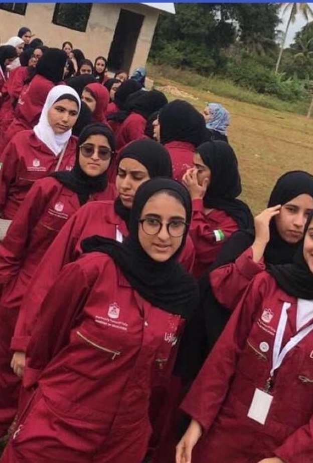 بنات زايد يتطوعن في بناء مدرسة زنجبار