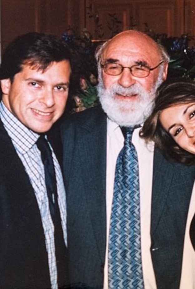 ماني ديفيدسون مع أولاده حين كانوا صغارا