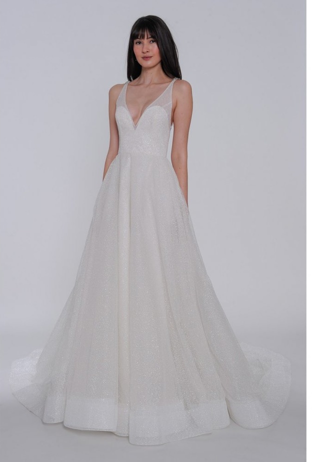 فستان زفاف من مجموعة لازارو لربيع 2019 بقصة حورية البحر الجذابة