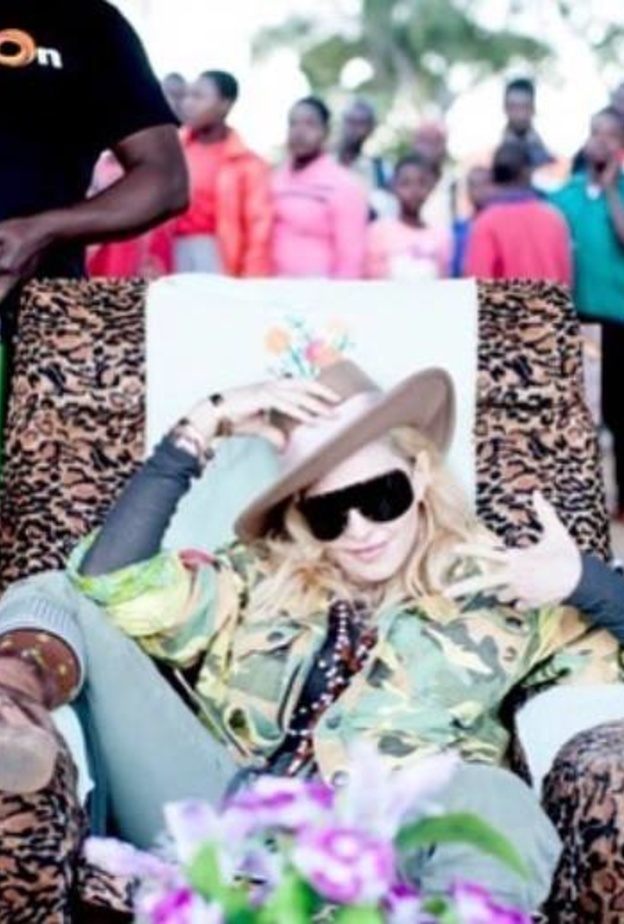 مادونا مستمتعة على طريقتها الخاصة في مالاوي بأفريقيا