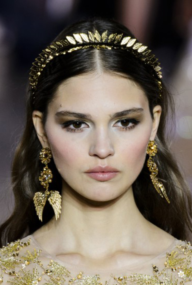 مكياج العيون الذهبي في عرض زهير مراد Zuhair Murad