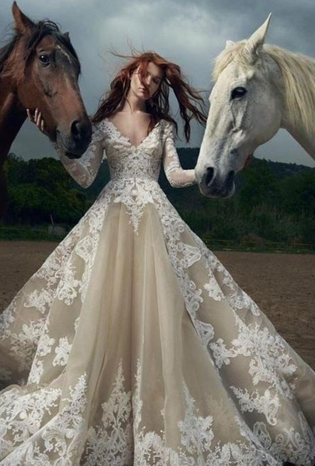 فستان من تصميم سعيد قبيسي