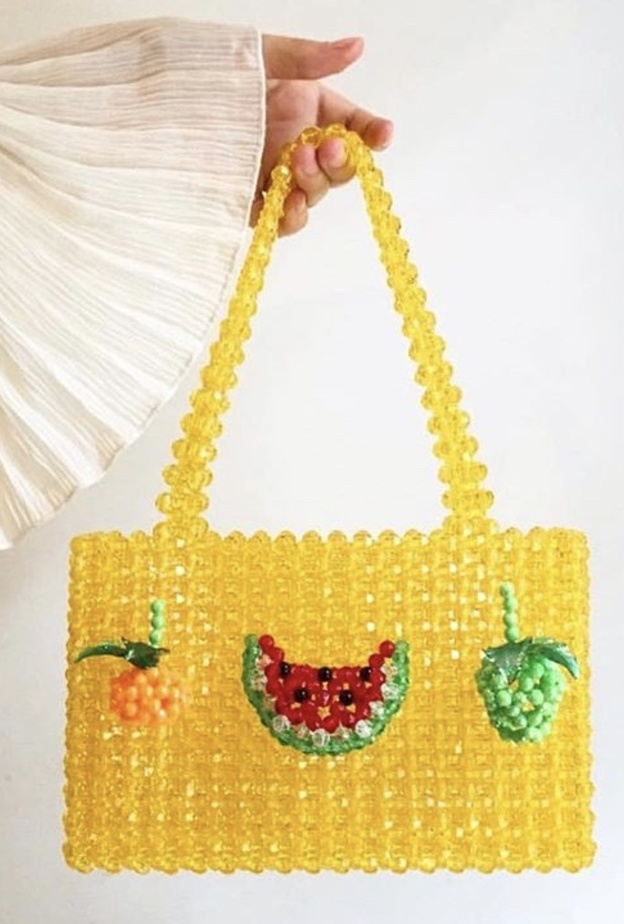 حقائب منسوجة من الخرز 
