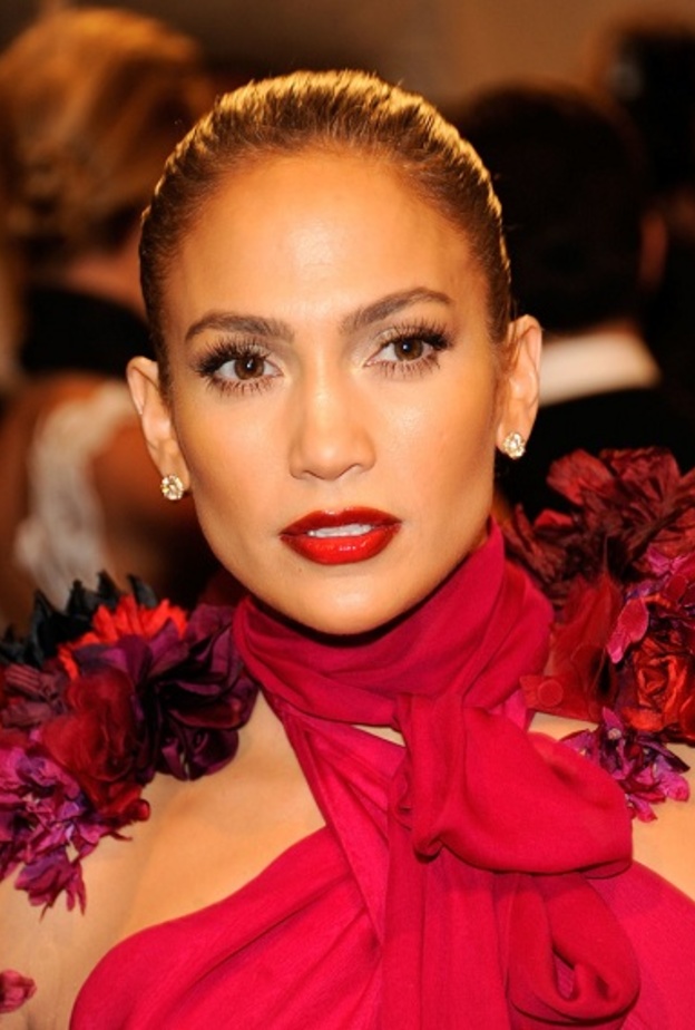 جنيفر لوبيز تشع جمالا وتألقا رغم سنوات عمرها ال49