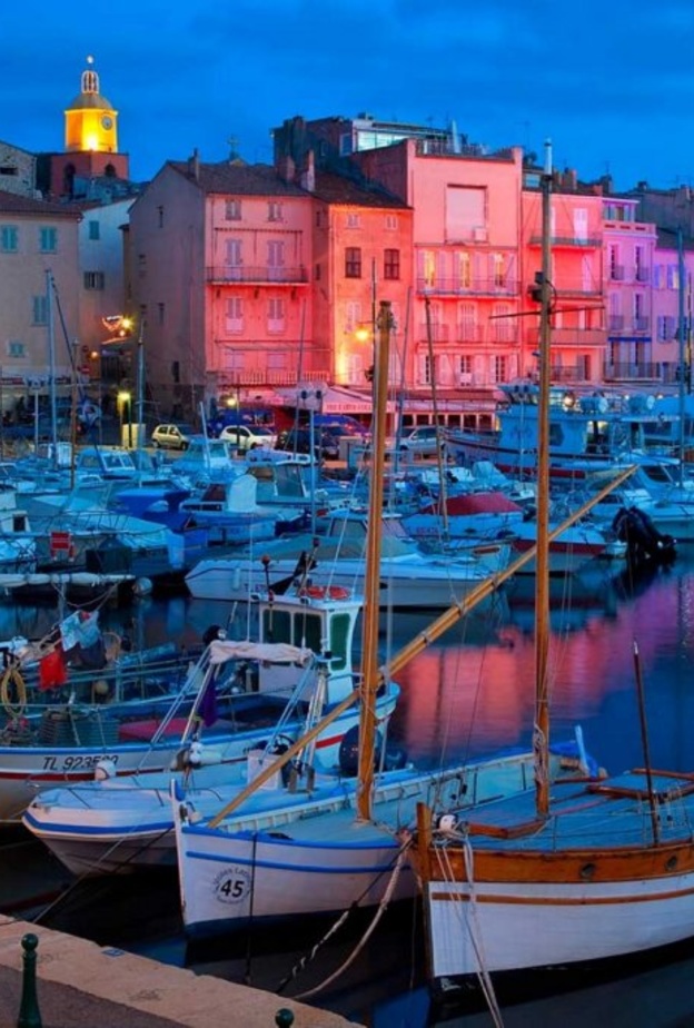 جزر المالديف والتي تعرف أيضا بأنها واحدة من الوجهات السياحية المفضلة لدى المشاهير والأثرياء