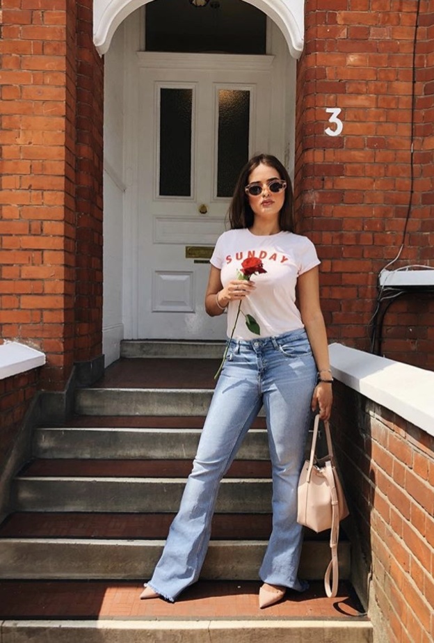 تميل ولاء اختيار القطع الانثوية بالوان ناعمة