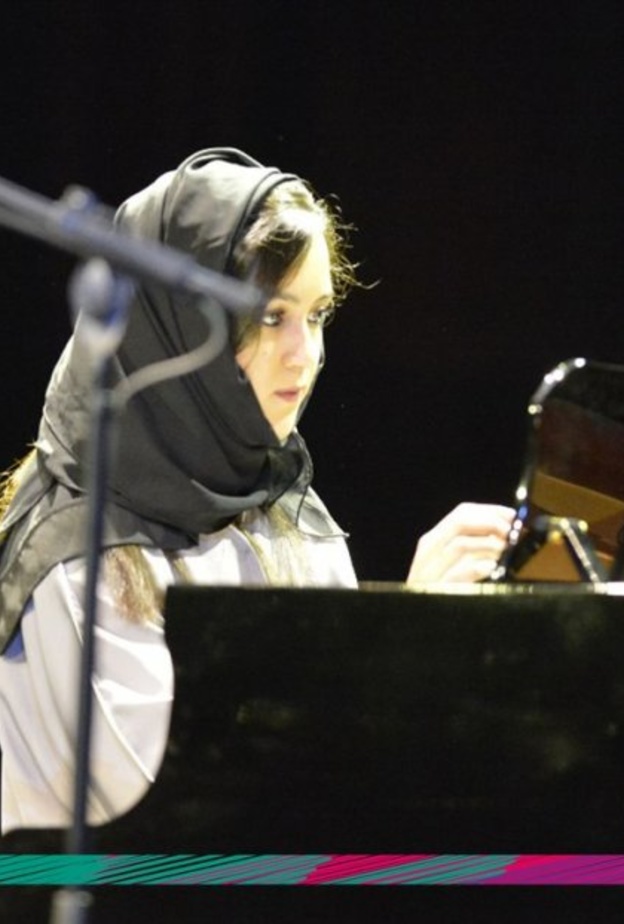 تعرفوا على إيمان قيستي عازفة البيانو السعودية