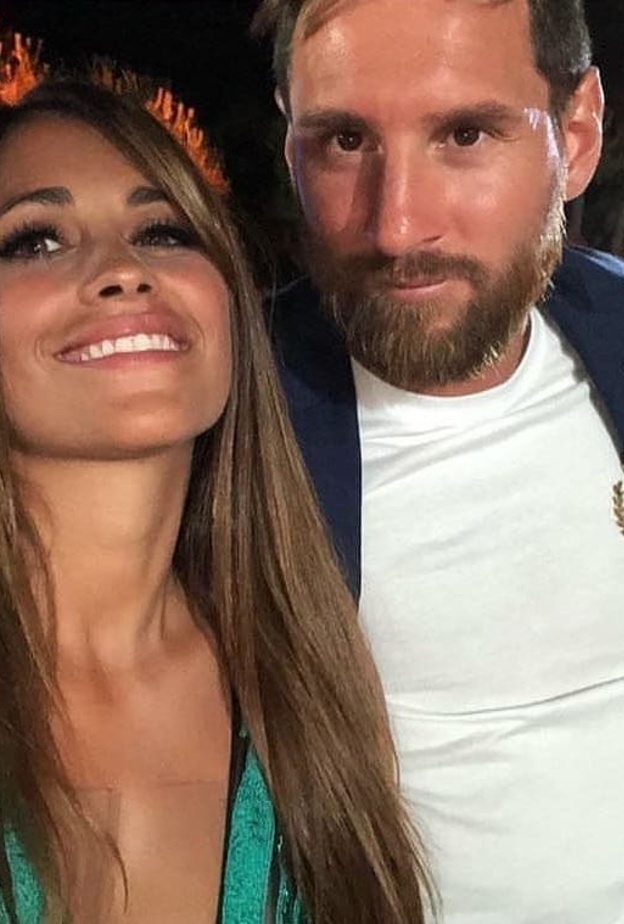 ميسي وزوجته