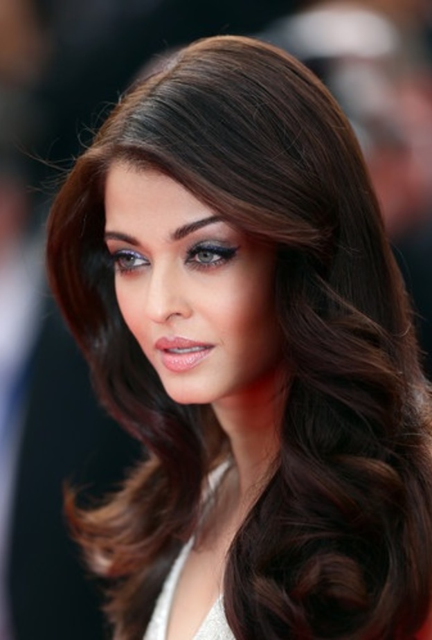 سونام كابور تتمتع بشعر صحي وكثيف