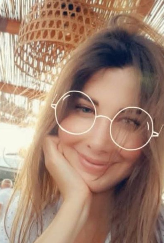 نانسي عجرم تستمتع مع عائلتها على البحر