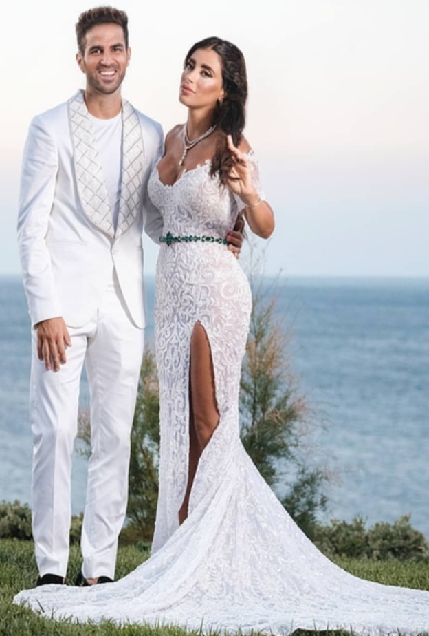  فستان فاخر ومكشوف الأكتاف من دانييلا سمعان