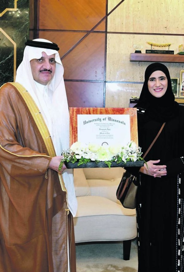 الأمير سعود بن نايف مستقبلا رقية عجاج