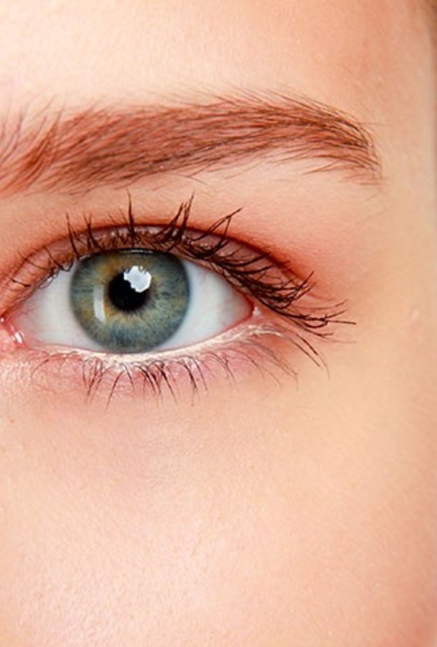 التهاب عصب العين يسبب حساسية العيون ضد الضوء