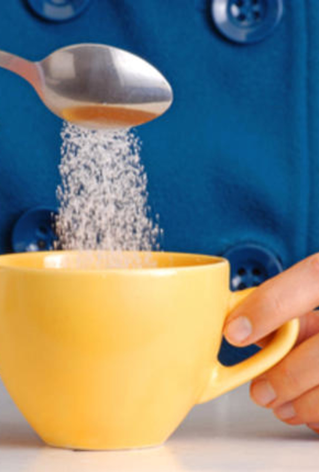 إضافة السكر للشاي يسبب الخرف المبكر