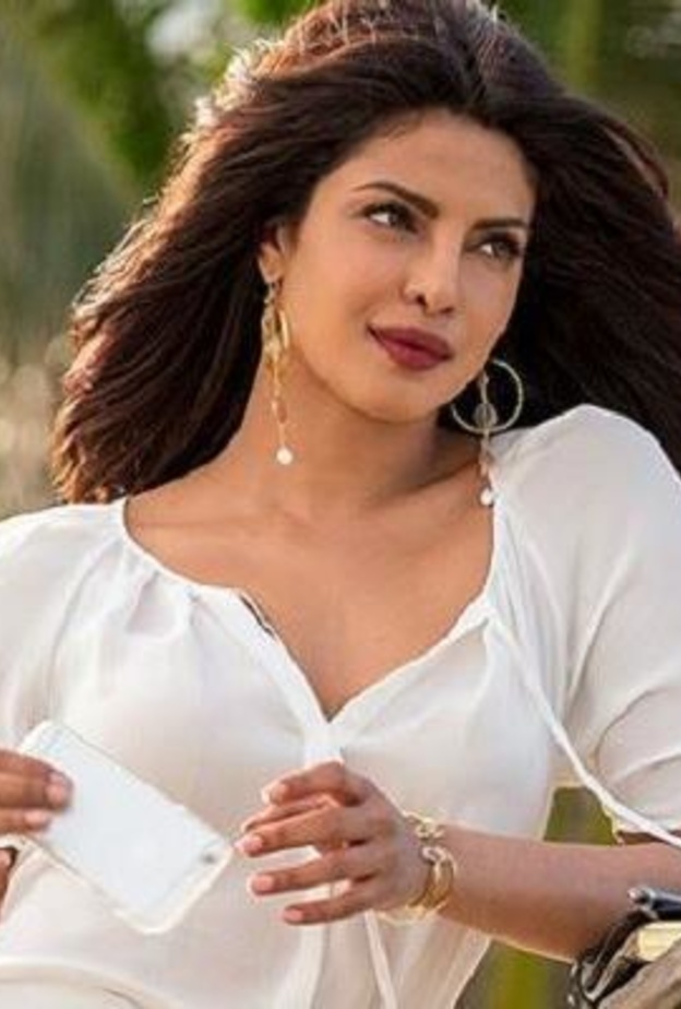 علي عباس ظفار يؤكد انسحاب بريانكا تشوبرا