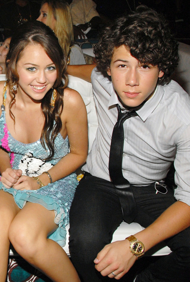 نيك جوناس ومايلي سايرس