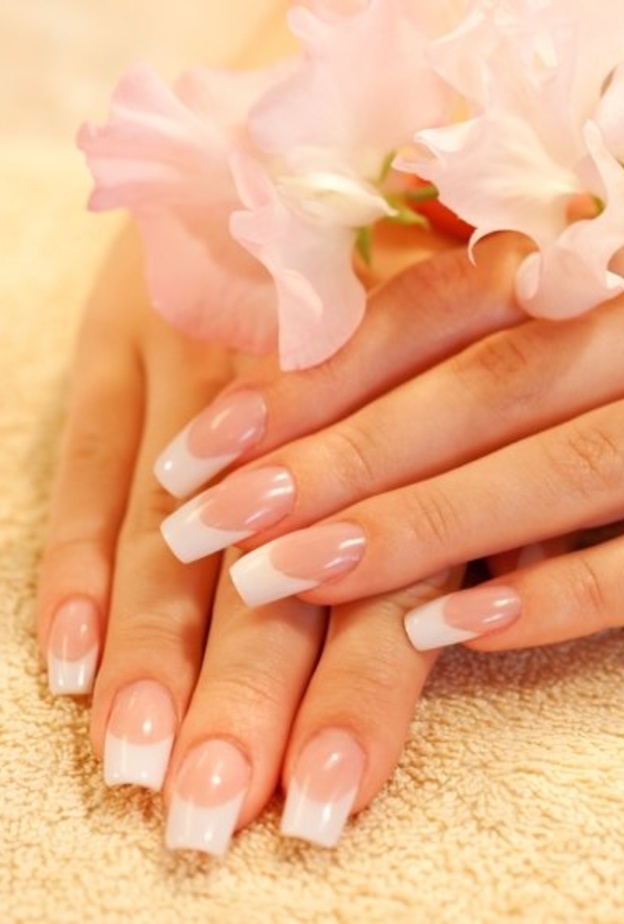 بعض الخلطات الطبيعية تقوي الاظافر الهشة